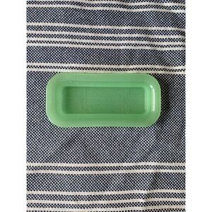 5/$25 🌸 Green milk glass tray